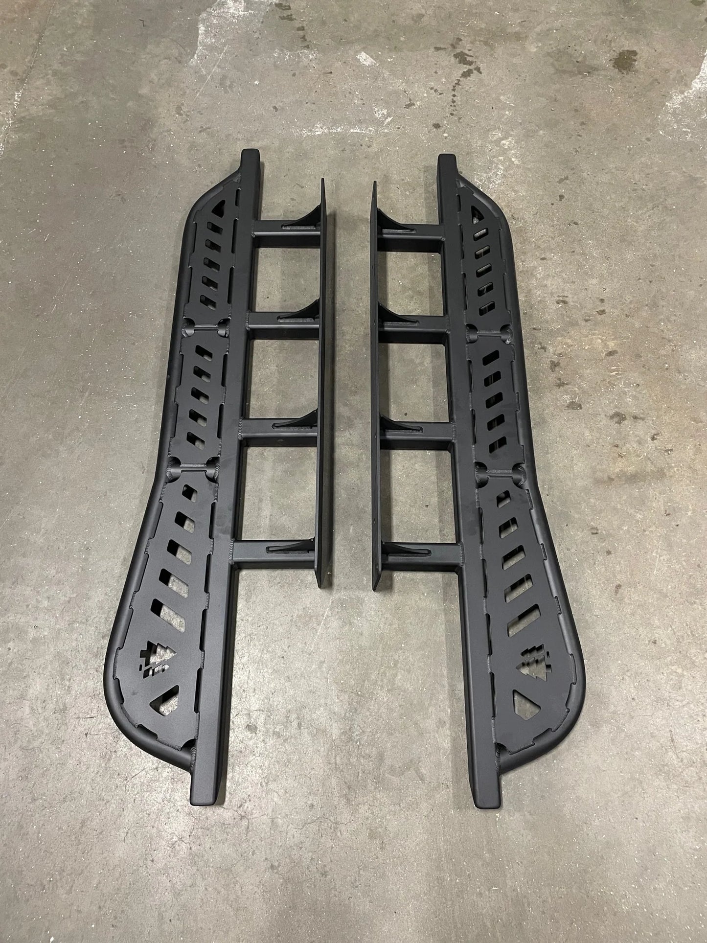 Aluminum Sliders with Rear Kick Out for FJ Cruiser - by Greenlane Offroad