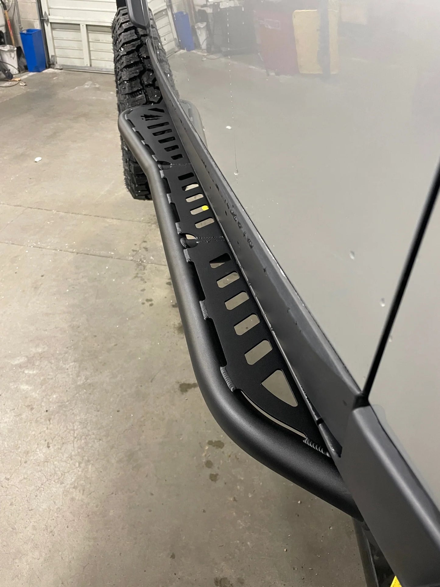 Aluminum Sliders with Rear Kick Out for FJ Cruiser - by Greenlane Offroad