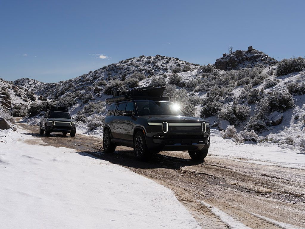 Slimline II Roof Rack fo the Rivian R1S (2022 to Current) - by Front Runner