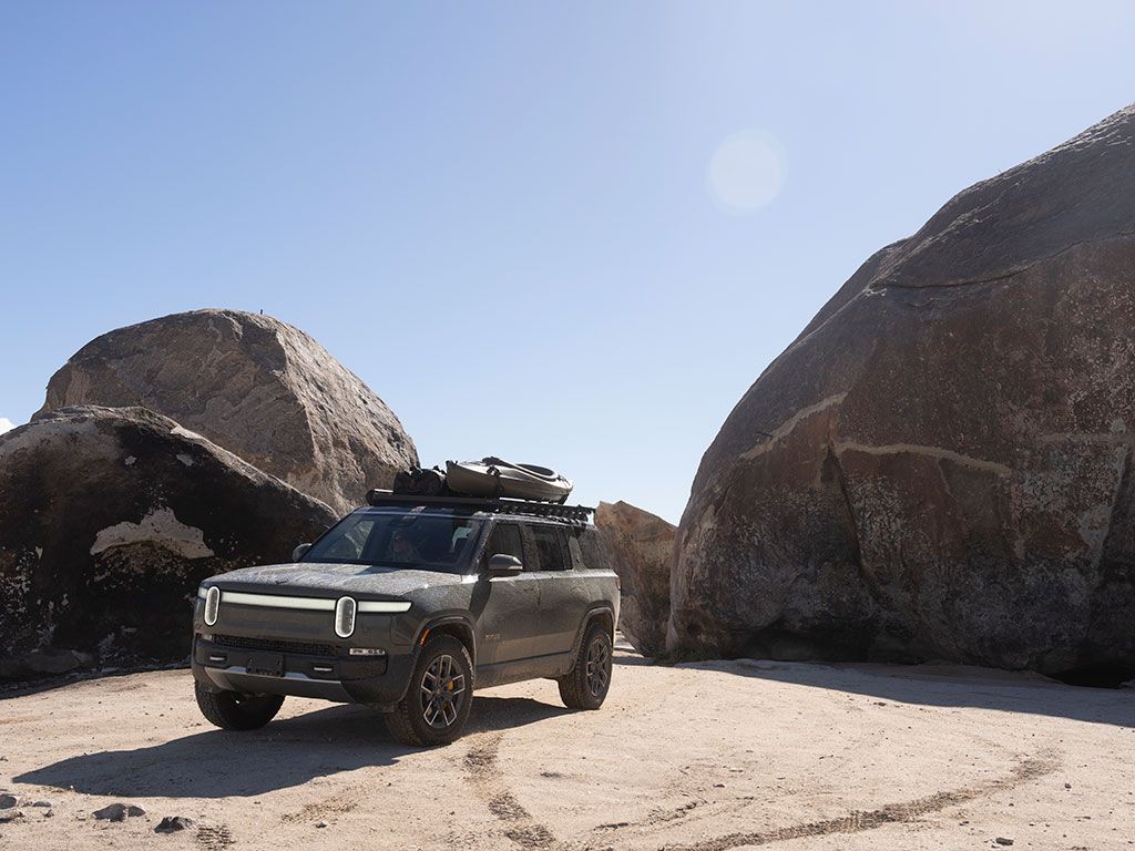 Slimline II Roof Rack fo the Rivian R1S (2022 to Current) - by Front Runner