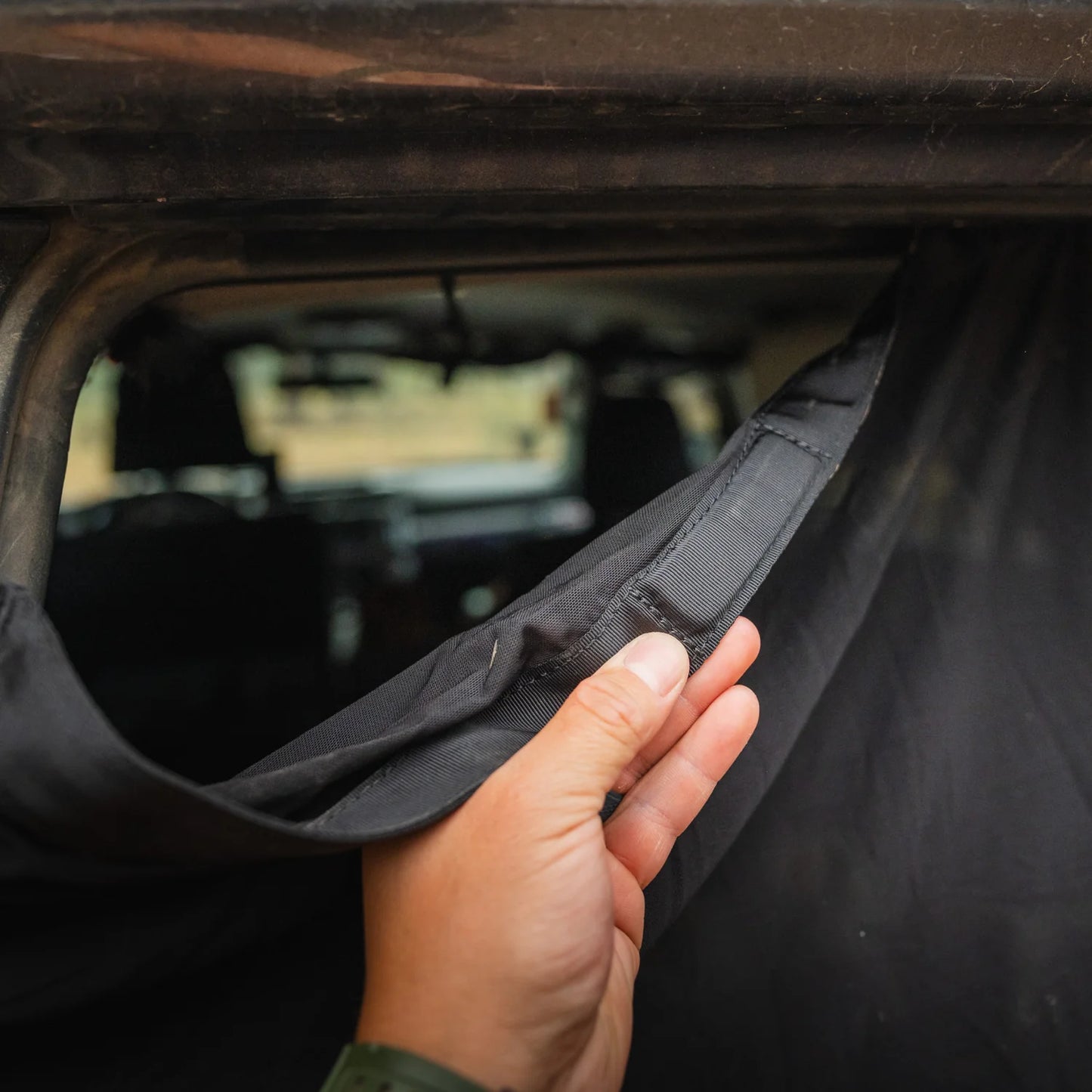 4Runner Rear Window Screen - by Luno