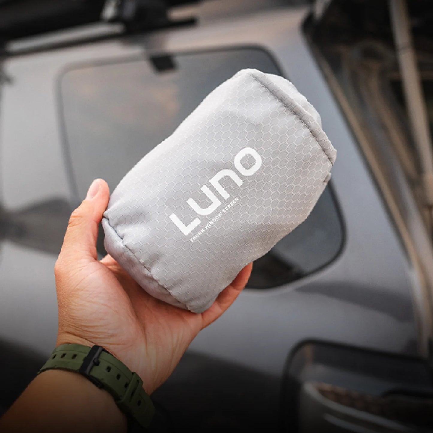 4Runner Rear Window Screen - by Luno