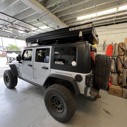 Quick Pitch Roof Top Tent on Jeep - Closed